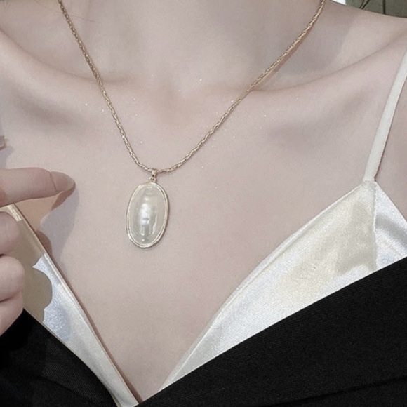 Rippled Pearl Ovoid Crease Wrinkle Ruffle Billow Furrow Wavelet Ellipse Necklace - Picture 6 of 9